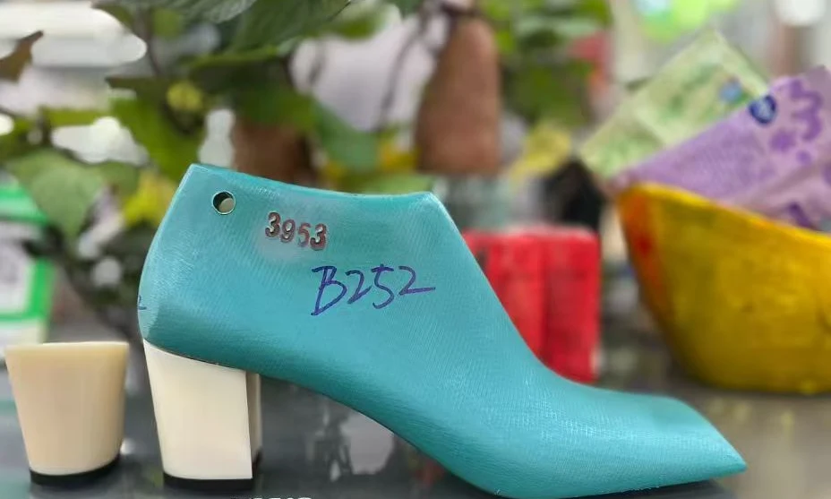 Wide Toe Box Shoes-herrains1.webp