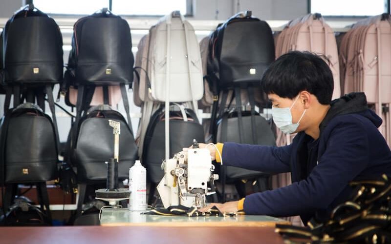 custom handbag manufacturer2-herrains.jpg