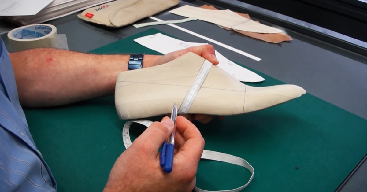 From Sketch to Global Retail: The Strategic Roadmap for Partnering with a Custom Shoe Manufacturer